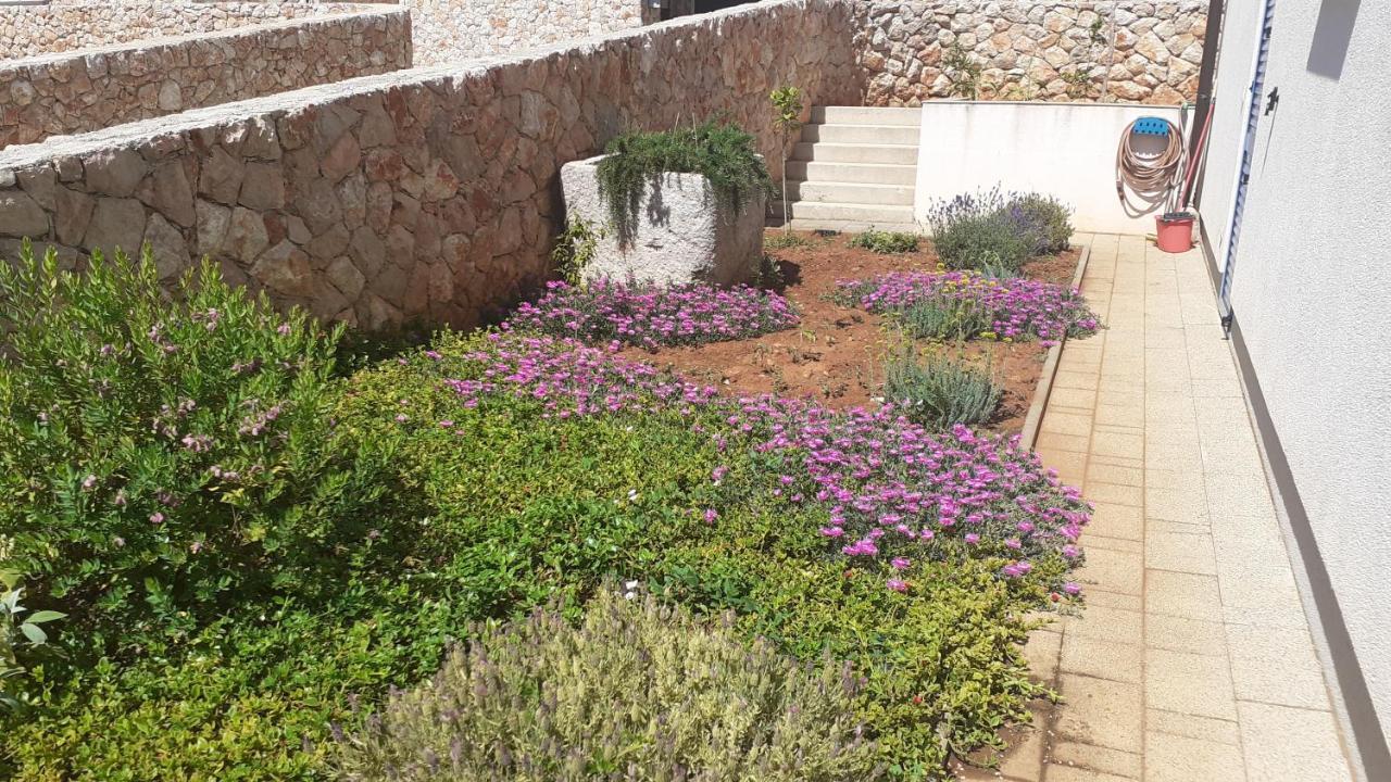 Lorena Cres Buitenkant foto