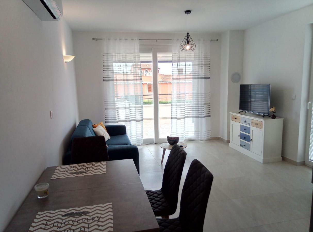 Lorena Cres Buitenkant foto