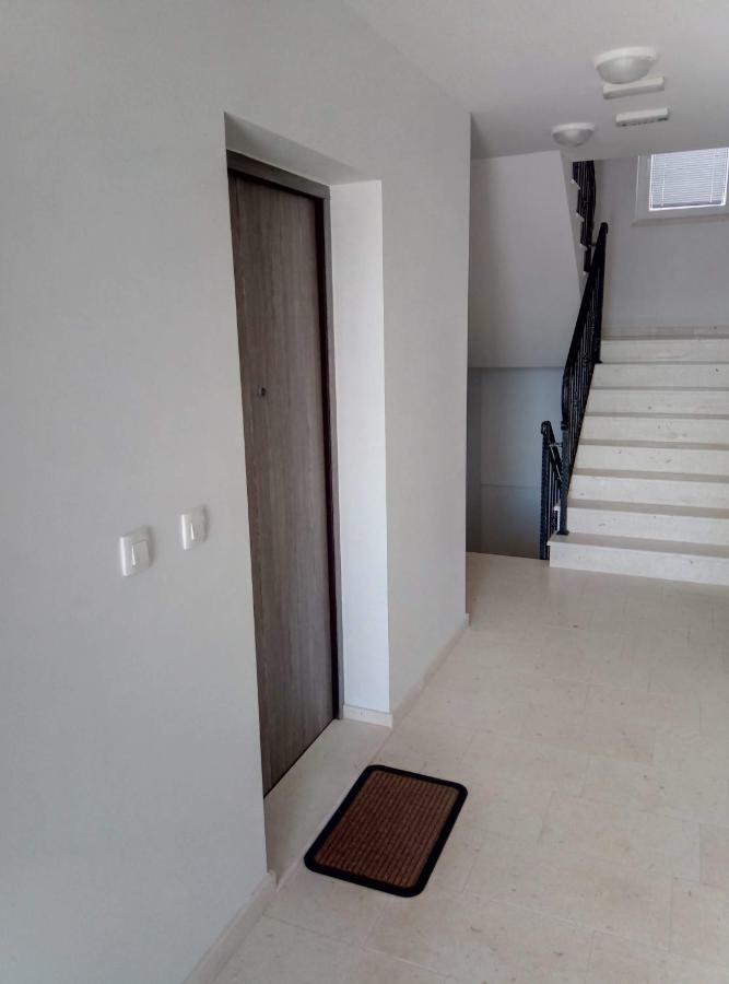 Lorena Cres Buitenkant foto