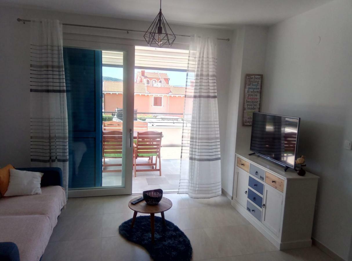 Lorena Cres Buitenkant foto