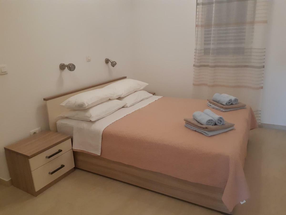 Lorena Cres Buitenkant foto